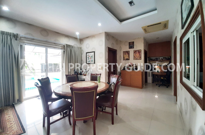House with Private Pool in Sukhumvit 